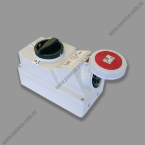 Ổ cắm công nghiệp kèm công tắc loại kín nước PCE F75252-6
